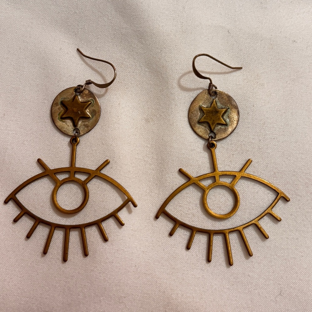Eye and star brass earrings
